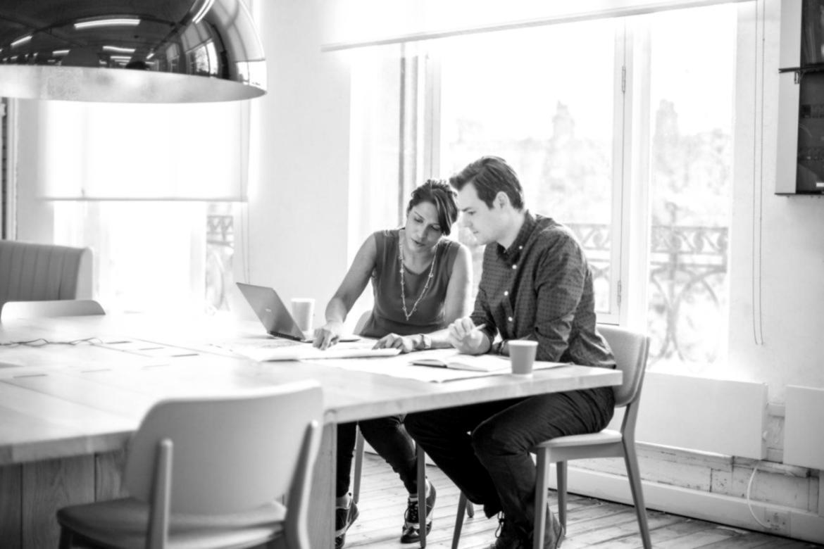 Online-Seminar Session mit strukturierter Budgetplanung auf dem Bildschirm